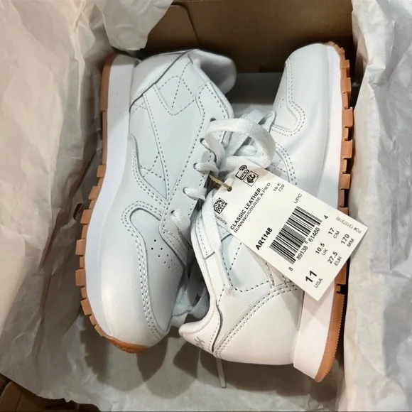 NIB-Classic Leather Kids Shoes - Grade School Sz 11
